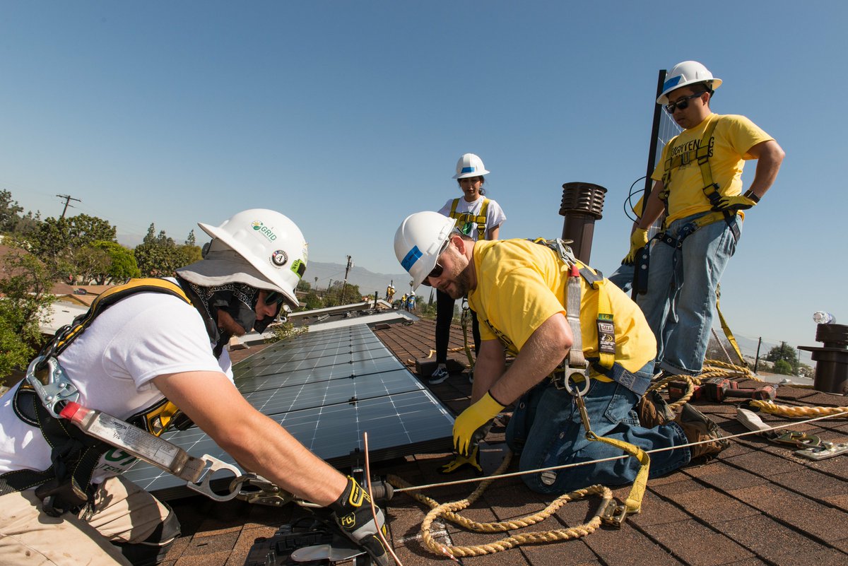 SCE's tweet photo. We're proud to say that we've connected half a million solar customers 🌞 to the electric grid. 
https://t.co/oqmThyLWKD https://t.co/gZzET0Fkqk