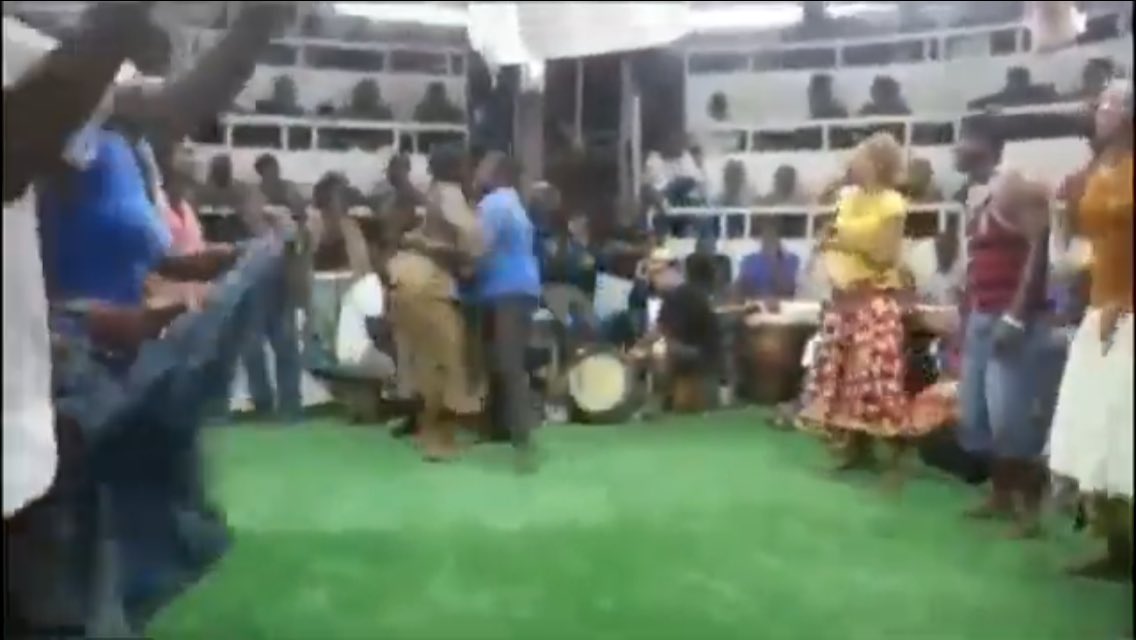 MMaelfu's tweet photo. Where were these videos shot for “Anaye kupenda, pendana naye song” I wish I was there. https://t.co/9ixV2WaAaF
