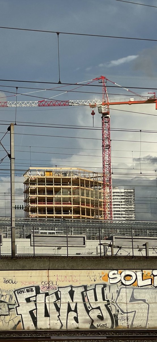 Houtbouw in Parijs: de traditionele bouwhoogte van Parijse stadsblokken met 6-8 lagen is Biobased heel goed te doen.