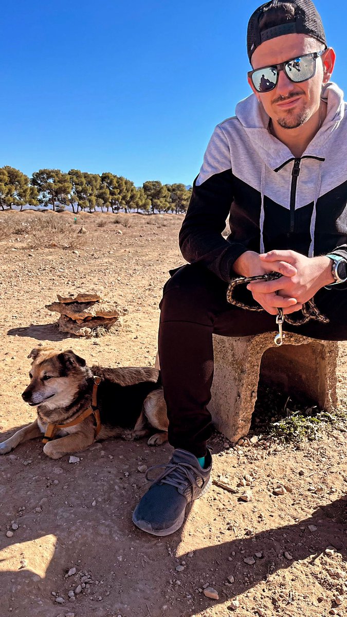 josemariabt's tweet photo. Todos sabemos cuando adoptamos un perrito que prácticamente lo has visto nacer y con casi total seguridad lo vas a ver morir, pero nunca estás preparado para afrontar ese momento. 
Por y para siempre mi barrilete
🐾���️♾️ https://t.co/5akv4tIfaY