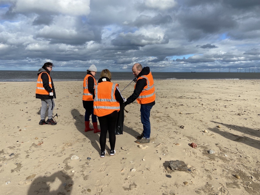 HCFE Send tweet media