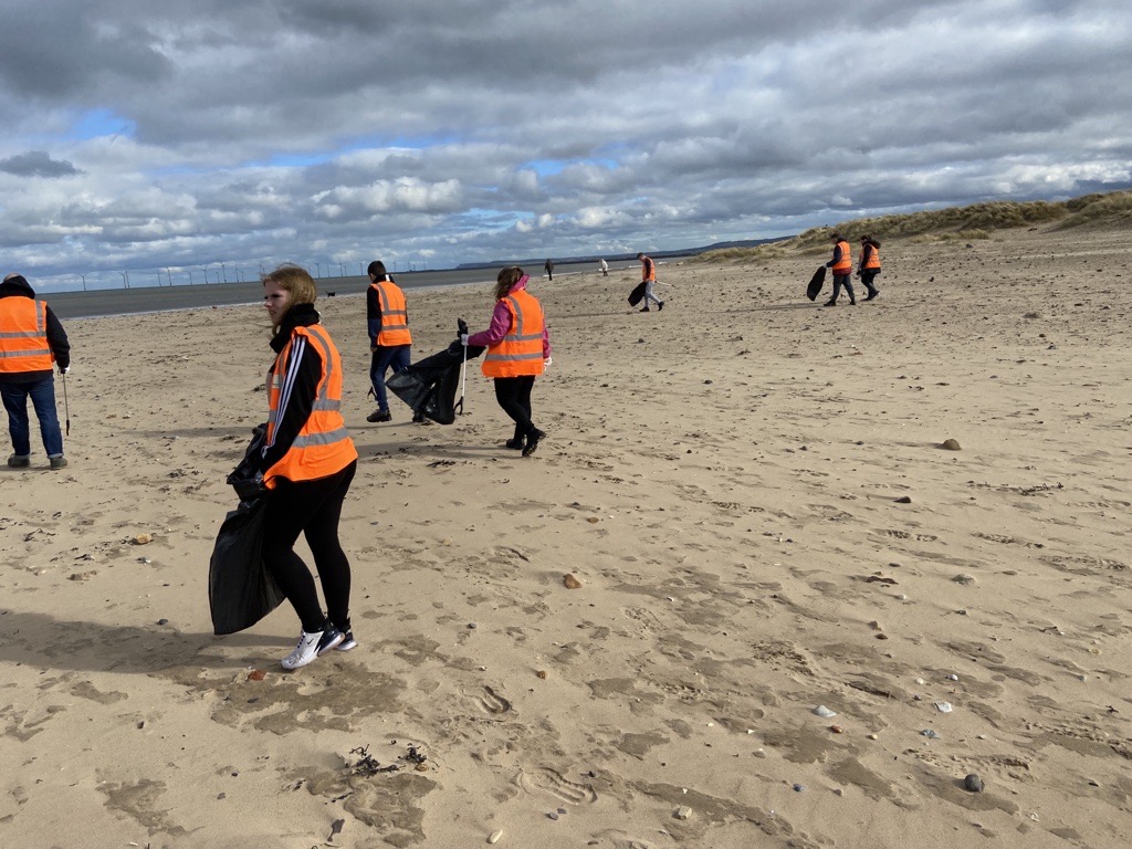 HCFE Send tweet media