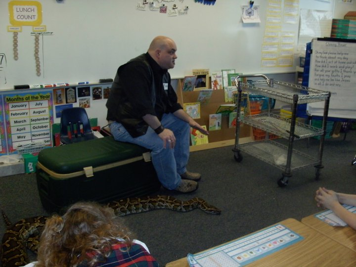 Tricksterpup's tweet photo. @ScottKPetersen Oh Scott, they are here now and we can not get rid of them. But i gotta tell you, they are pretty amazing animals.  And i do miss my pet snake Annie.. she was such a great Ambassador education animal. https://t.co/sXwLyjMWqK