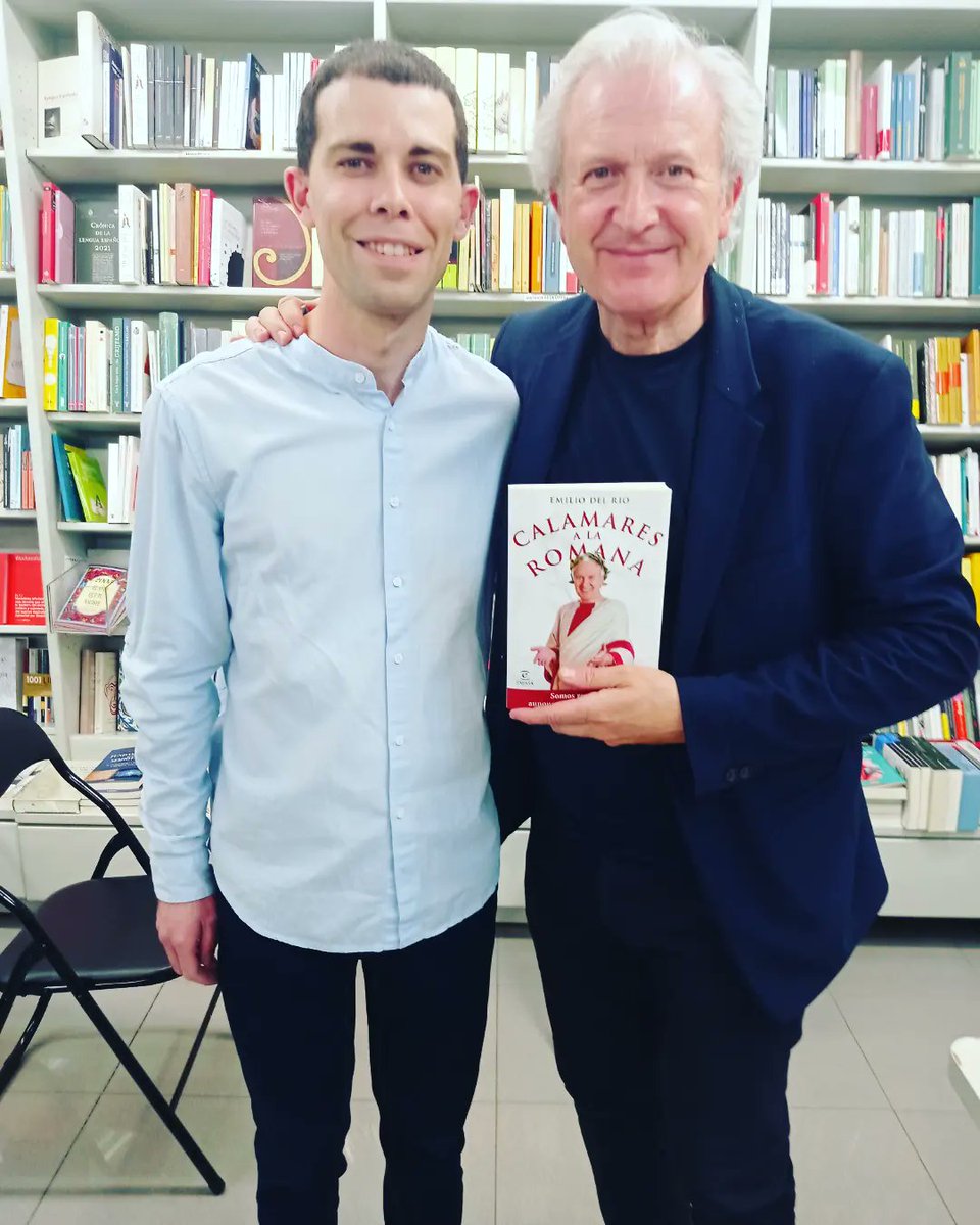 diegojesusmg's tweet photo. Divertido encuentro con @emilio_delrio, a través de sus libros y podcast me he acercado al mundo clásico con amenidad pero sin perder un ápice de rigor ¡Gracias!

#Grecia #Roma #VerbaVolant #Calamaresalaromana #Locosporlosclásicos https://t.co/gtW2TlFnhr