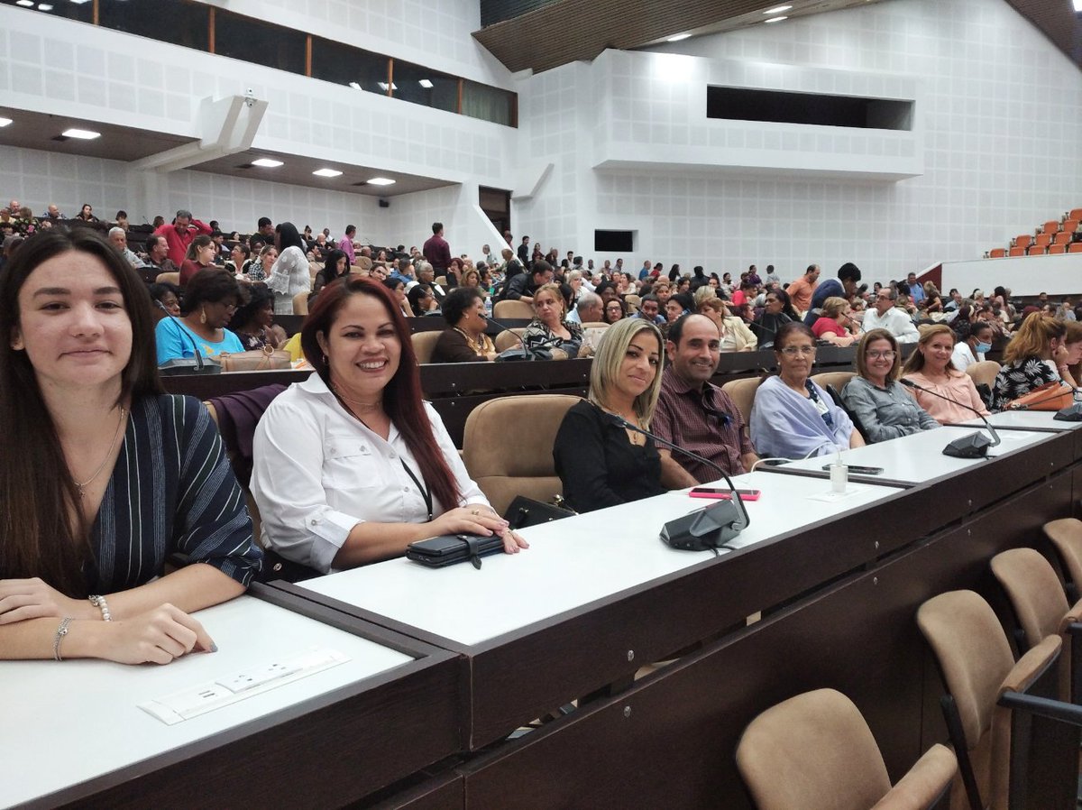 Sesiona, en el <a href="/palacio_cuba/">Palacio de Convenciones de La Habana, Cuba</a>, el Balance de Trabajo 2022 de <a href="/BioCubaFarma/">BioCubaFarma</a>. Los trabajadores de #Hisplacen participan en esta reunión, donde se analizan los principales resultados del año precedente.