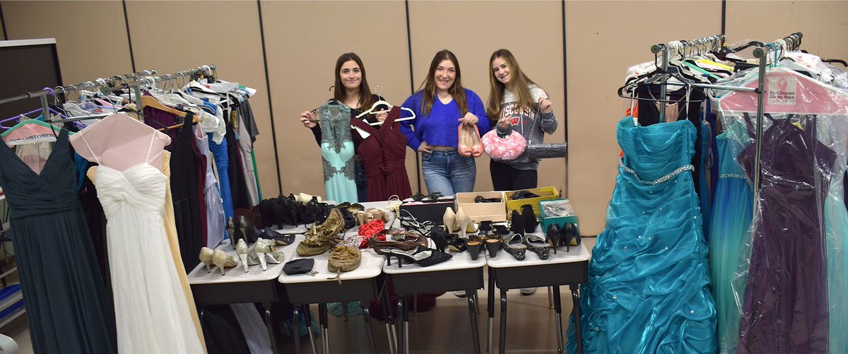The <a href="/BellmoreJFK/">John F. Kennedy HS</a> chapter of <a href="/BeccasClosetOrg/">Becca's Closet</a> donates prom dresses:

bellmore-merrick.k12.ny.us/news/article.a…