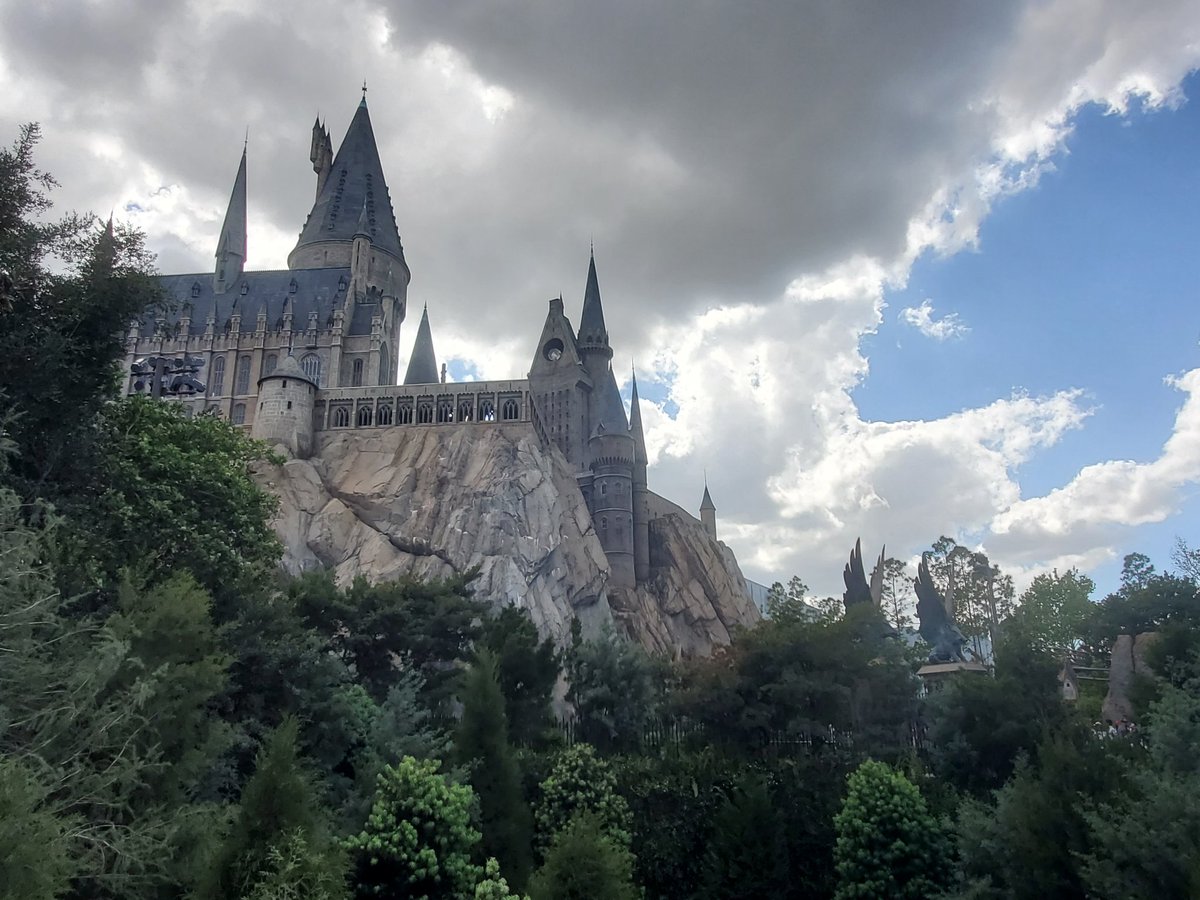 joshtigerhill's tweet image. #LearnedLeague #LL96 MD25 thread. Well, here goes nothing... a shot in the dark against @DavidCMaybury with my Rundle A survival on the line. I have to win, and I have to get a bleepload of help, so my Factfueling was a bit primal at Universal Studios Islands of Adventure.