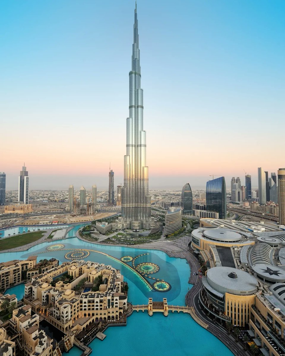 NomadsViajes's tweet photo. Con los 830 metros de altura del Burj Khalifa como referencia, la Fuente de Dubai, Atlantis, sus mezquitas y zocos, esta ciudad es una de las principales capitales del mundo que no te vas a arrepentir de visitar. ¡No lo dudes! 😃

#NomadsViajes #EmiratosÁrabes 🇦🇪 #Dubai https://t.co/dCroGcbc9G
