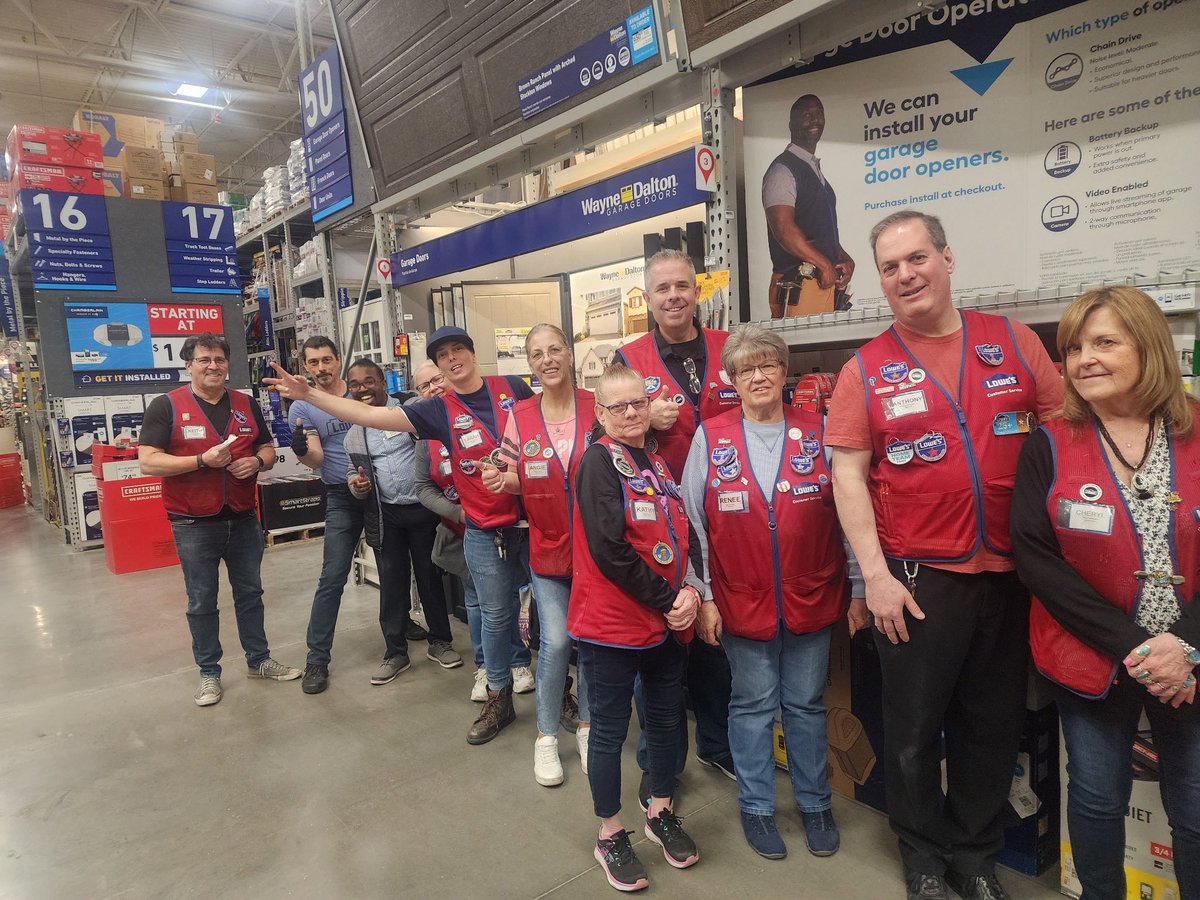Today at the FARMINGDALE Lowe’s we had our specialty spotlight and talked about selling a flooring install and of course!!!! Mvp signups. #SpecialtySpotlight <a href="/l_abbatecola/">Laura Abbatecola</a> <a href="/erick_marrero11/">Erick Marrero</a> @SharmaDMIS <a href="/TweetUsR30/">TweetUsR30</a>