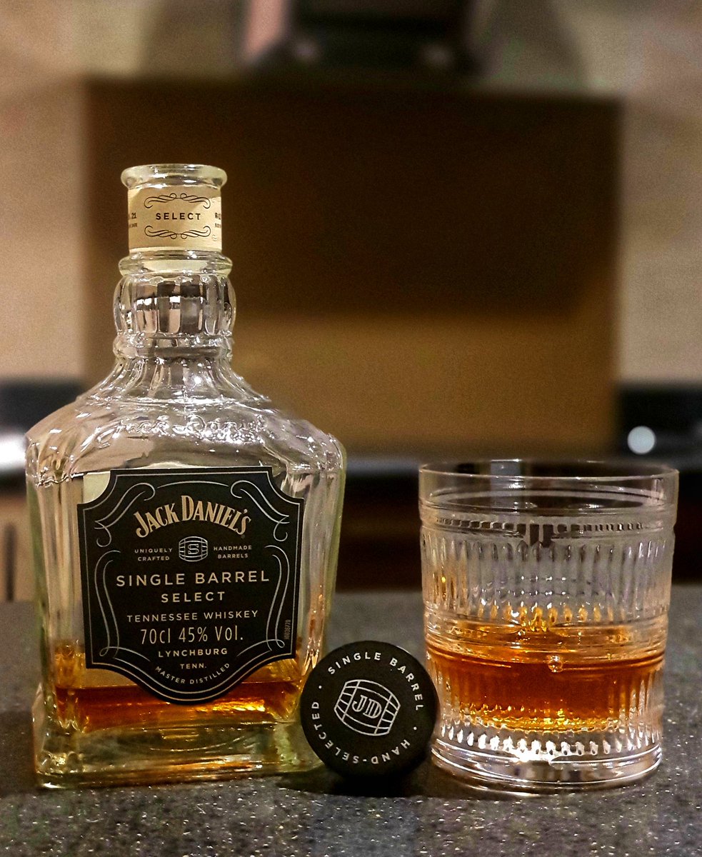 A little #TumblerClub action tonight with @RoyalDoulton and @JackDanielsUK Single Barrel. Cheers 🥃 #HeelSlayer