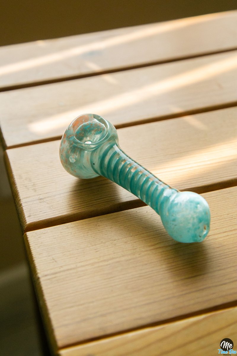 MeTimeBox_'s tweet photo. Is it just me or are these colors a sweet reminder of days spent by the beach? 😲

Pink sand, turquoise water... and a big bag of greens! 💚

#smokingtools #smokingrpoducts #smokeshop #metimebox #bettertoday #hightimes https://t.co/voAAY8MMrx