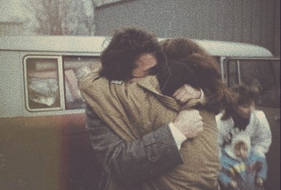 nasıl da büyüdü
kalbimin yarımlığı
ve hiçbir yarı, tamamlayamadı bu yarımı

| Füruğ Ferruhzad