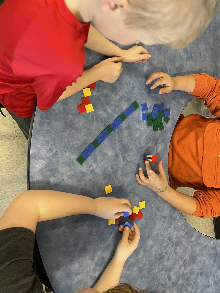 MsBast1's tweet photo. Students collaborated to solve their math problem of the day using manipulatives and problem-solving skills. Afterwards, they taught the rest of the class about the strategies they used to find their solution 🙌🏼🧠 https://t.co/tyEOad7YLw