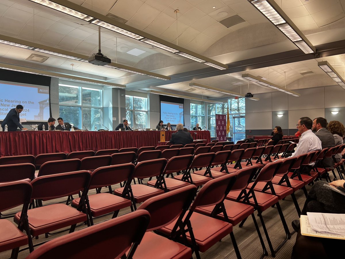 rachelrem711's tweet photo. Senate budget hearings! ALL students deserve T&E! One shouldn’t benefit at the expense of another. Thanks to all who are doing their part to fix the crisis. We see you! #StopStateAidCuts
@declanoscanlon @Testa4Senate @AndrewZwicker @wishtdream @JulieLB @vingopal @njedreport https://t.co/3vshL1Qj7U