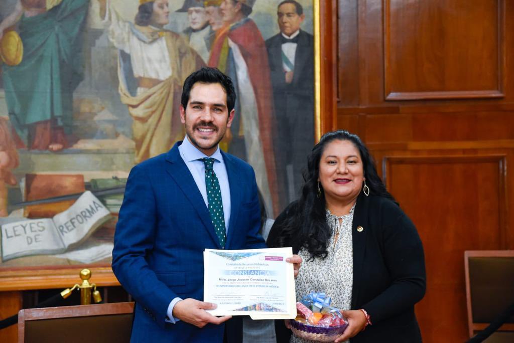 Agradezco a la Dip. <a href="/28BetyGarcia/">Dip.Beatriz García</a>, Pdta. De la Comisión de Recursos Hidráulicos de la @Legismex por su invitación para inaugurar el foro: “La importancia del agua en el #Edoméx” en el que compartí las acciones de la @CaemEdomex para enfrentar los retos hídricos de nuestra entidad