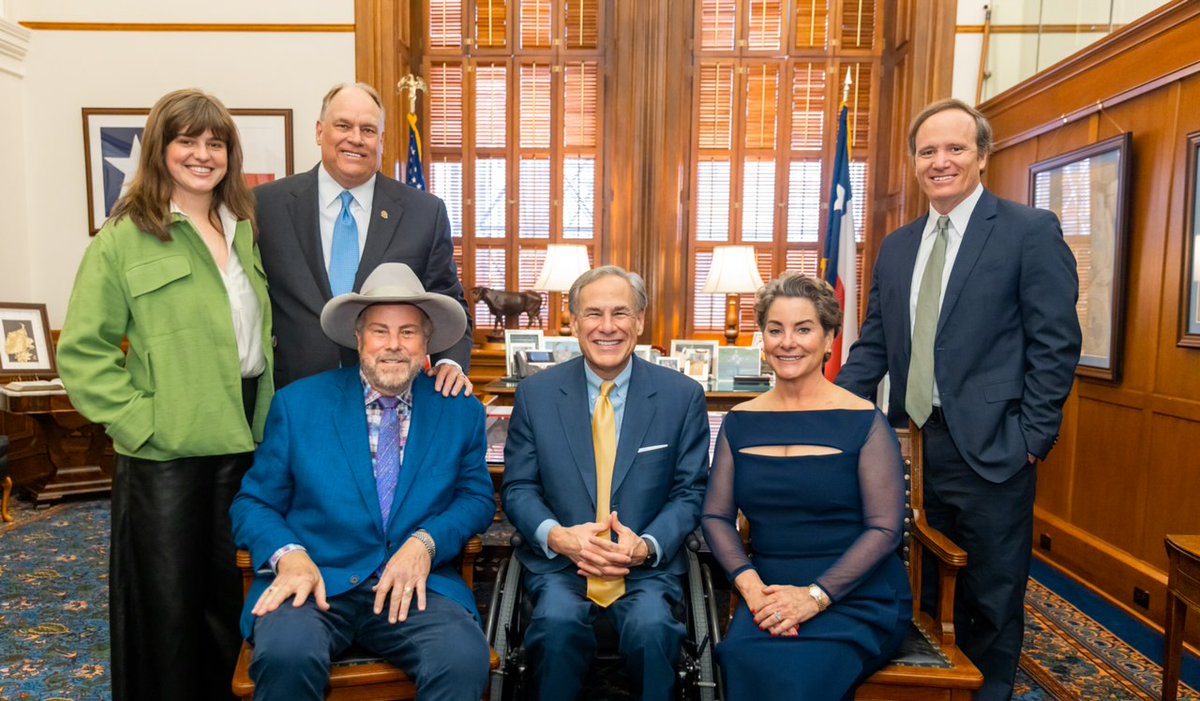 GregAbbott_TX's tweet photo. Great to welcome the legendary Robert Earl Keen to the Texas Capitol today. 

A true icon of Texas music. 

Congratulations on an incredible career! https://t.co/y6iAZtvraZ