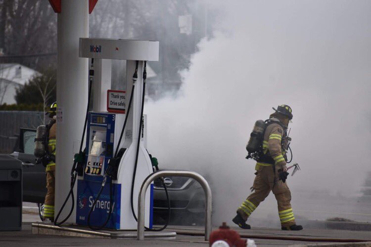 11 Mile &amp; Little Mack car fire. 

📸Kevin Coil