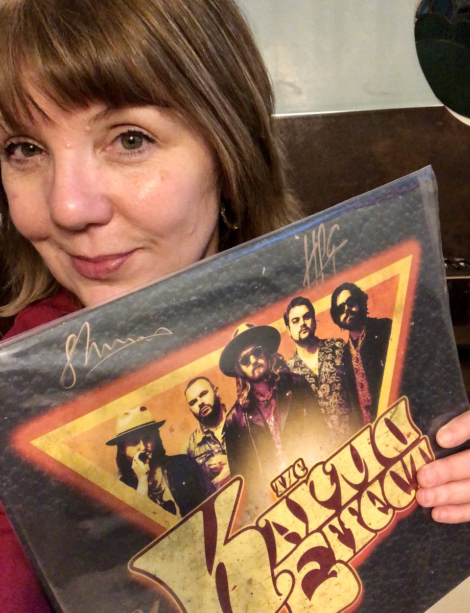LyndaMcKennaPh1's tweet photo. Love a vinyl delivery. Gonna enjoy burning the neighbours eardrums with this beauty ❤️❤️
Looking forward to seeing these guys again @KarmaEffectUK
#vinyl #postmanhasbeen #bluesrock #altrock #karmaeffect #thekarmaeffect #vinylcollection https://t.co/0NCBC3eeos