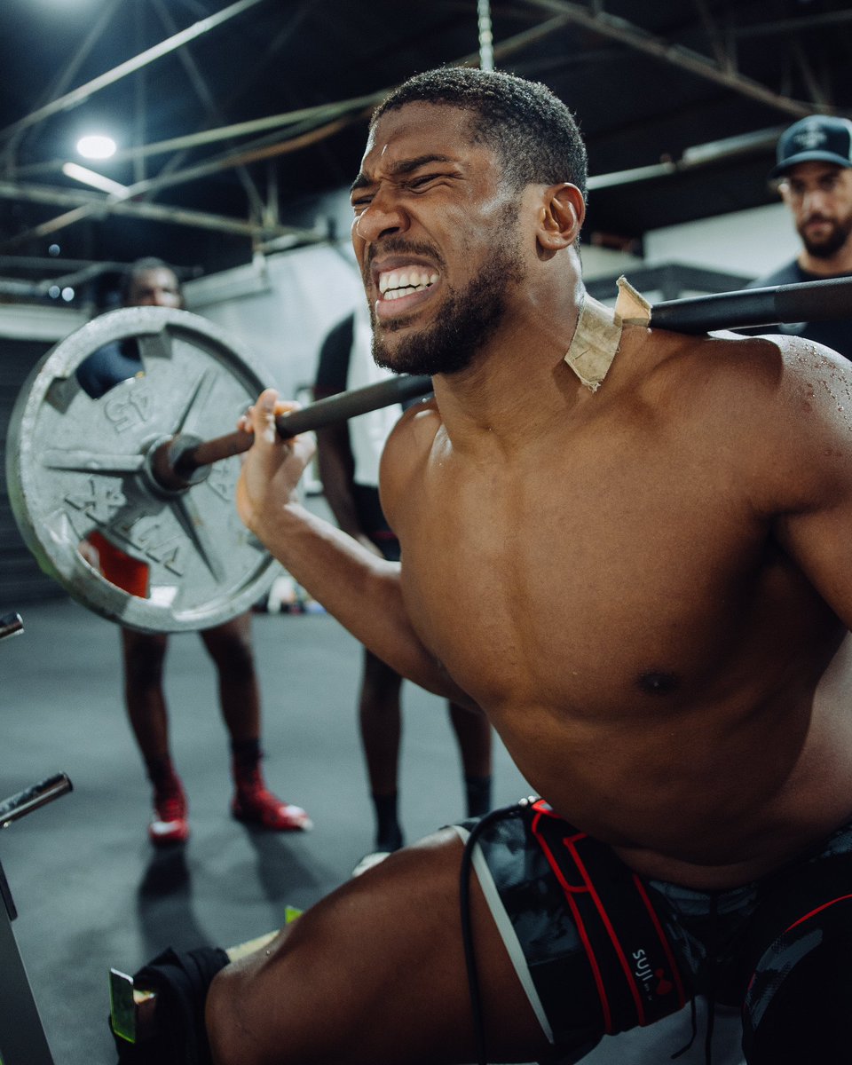 anthonyjoshua's tweet photo. 🩸😓💧 

April 1, live on https://t.co/QrnkfNQVNE https://t.co/xSPQV1oyEN