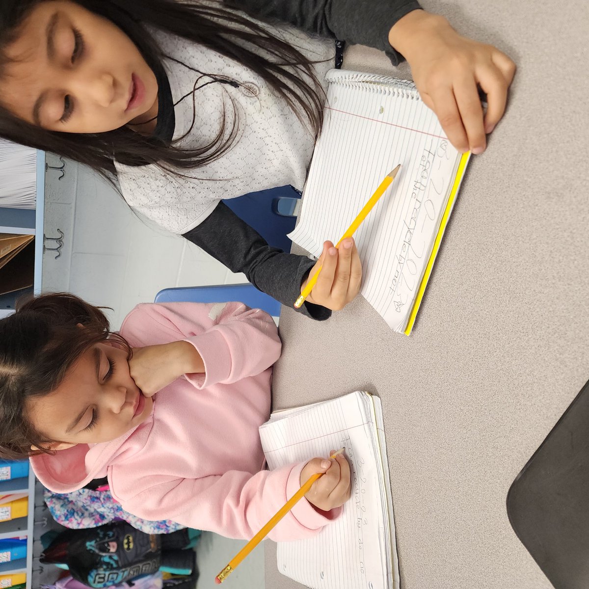 Mrs_Baret's tweet photo. #WorldClassELs using TPR to learn academic vocabulary in science and engaging in writing task ✍️🏾 @MHES_Eagles https://t.co/FM9S7PIr0n