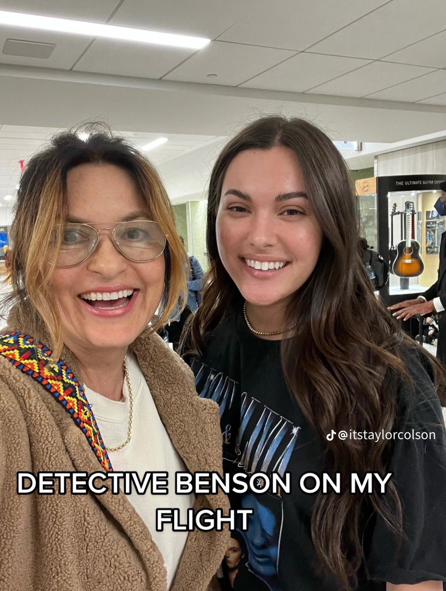 oliviasmariska's tweet photo. A new Mariska photo with a fan

📸 itstaylorcolson on tiktok https://t.co/jyhrW4VMzb