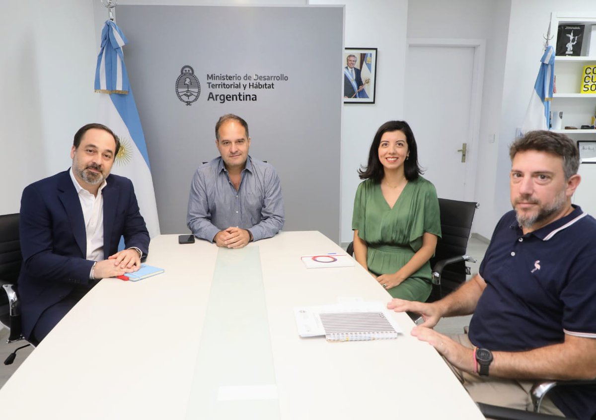 smaggiotti's tweet photo. Recibí a Lorena Chara, directora de la Agencia Francesa de Desarrollo en Argentina y a Nicolás Maggio, presidente de @fovisee para conversar sobre un proyecto habitacional sustentable y para invitarlos a la próxima Asamblea de MINURVI del mes de abril, en el @elCCKirchner 🏘☀️ https://t.co/4PegGkjZga