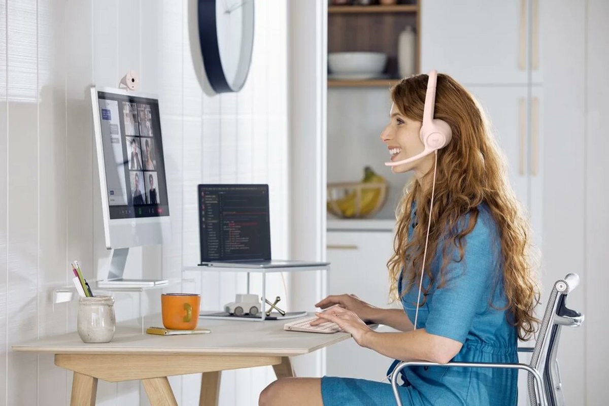 Tecnodiva's tweet image. Logitech presenta su cámara Brio 300 y los auriculares H390 #brio300 #logitech #logitechh390 @Logitech   tecnodivaoficial.blogspot.com/2023/03/logite…