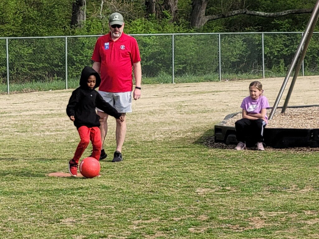 StathamElem's tweet photo. We had such a fun time today at our All Pro Dads Kickball Game! So many smiles, laughs, and pure joy!
Final Score-
Students 37
Dads- 30
Thank you to our families for coming out and our sponsors for planning a fun time!
#WildcatPride #ConnectingattheCore ❤️🖤 https://t.co/DQxKF9GSkm