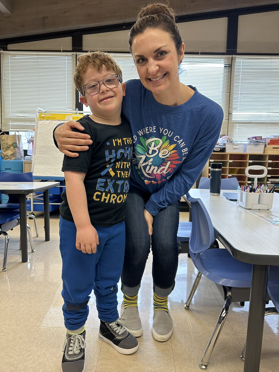 Lauren Sachs tweet media