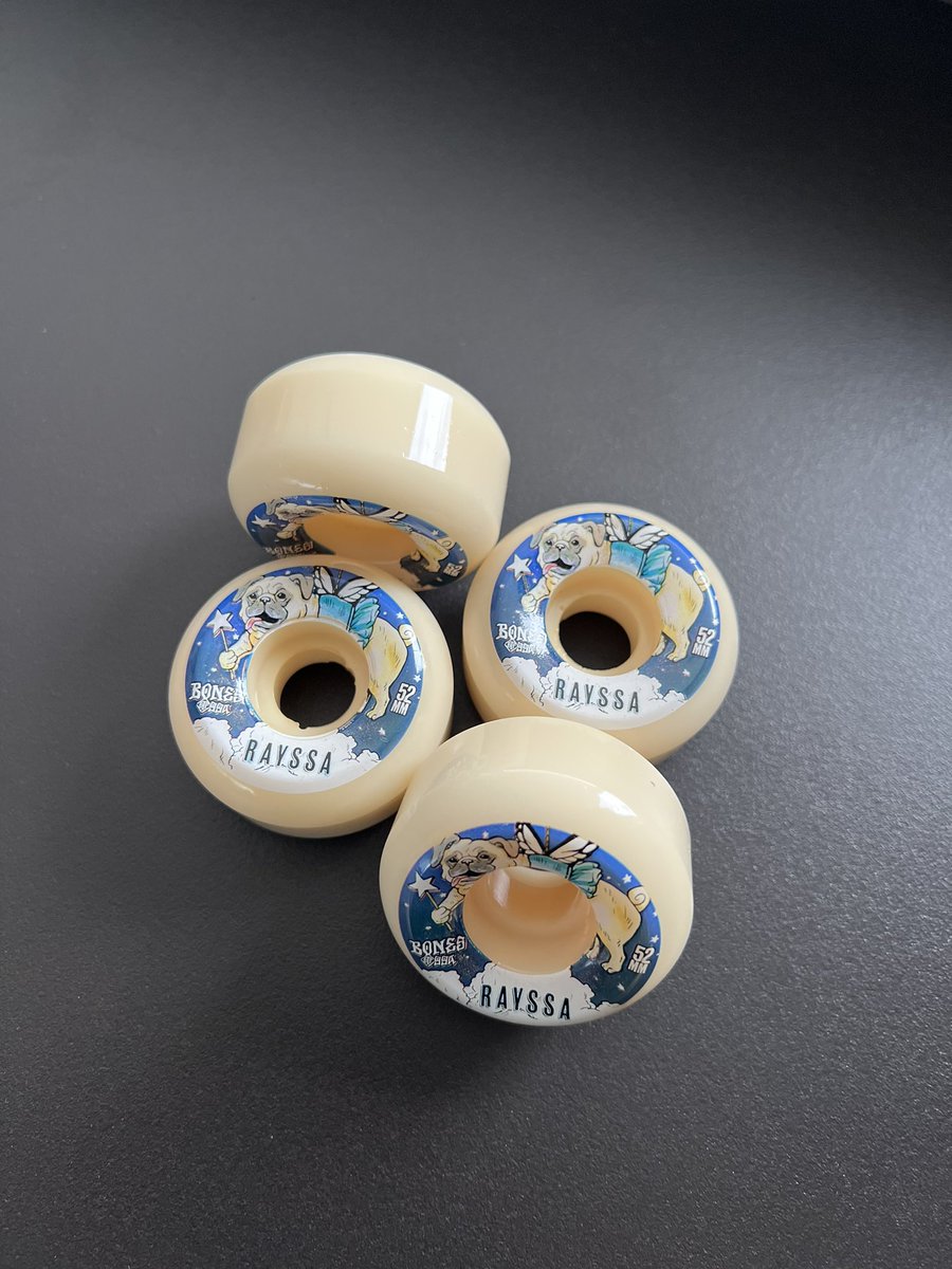 rayssaleal's tweet photo. My pro wheel! 😍 

Thanks @BONESWHEELS https://t.co/KLaX7dVuJG