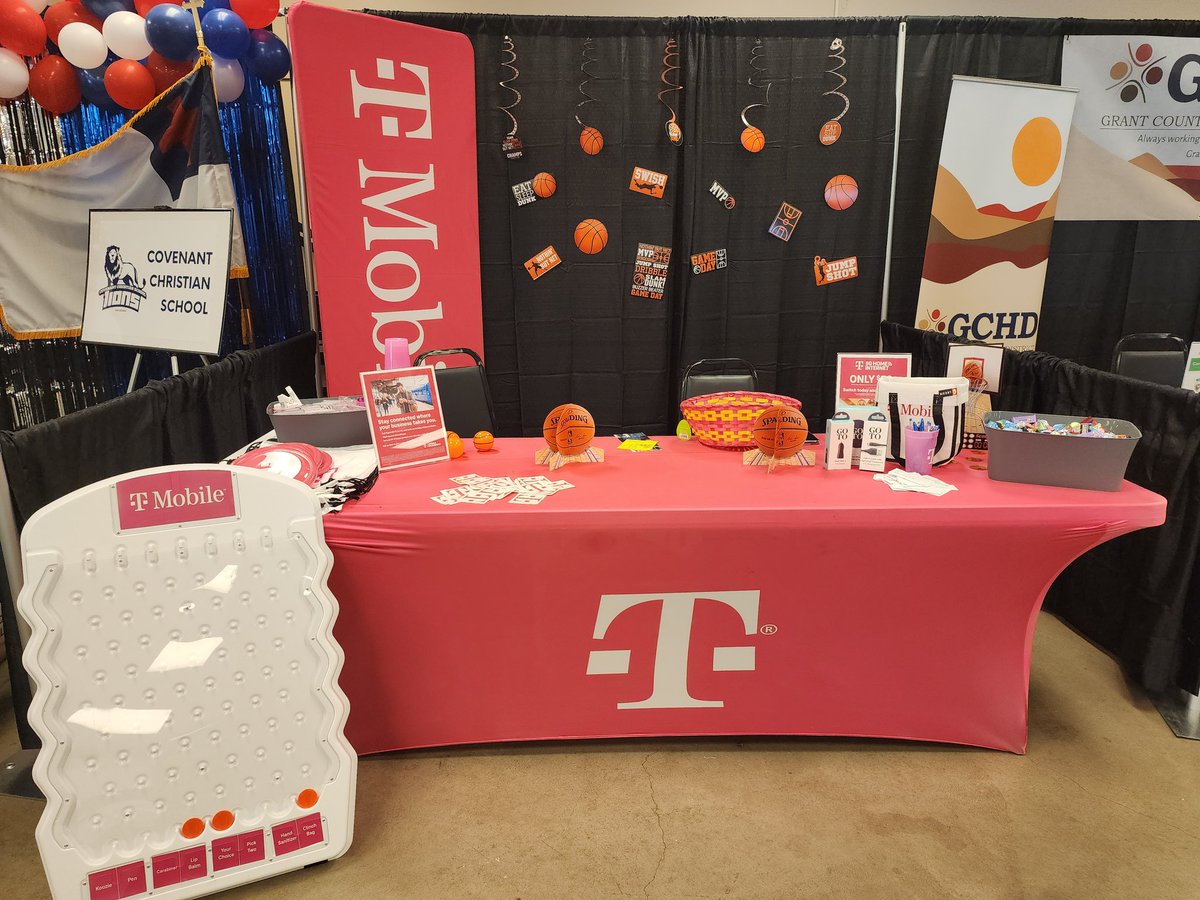 All set up and ready for the Business Expo today from 4-7 p.m.  Can't wait to see everyone's smiling faces! #moseslakechamberofcommerce
#teammagenta