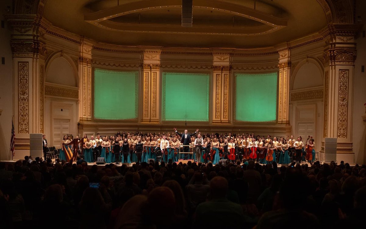 StLouisMonaghan's tweet photo. Ms Lauren Murphy, Áine and Eimear McAree, and the Cross Border Youth Orchestra gave an exceptional performance in Carnegie Hall on #StPatricksDay. ☘️🇮🇪 

#stpatricksday2023.
#slssmonaghan
@cboiofficial 
@lecheiletrust1 
@theNSMonaghan https://t.co/IAtfkFcP8u
