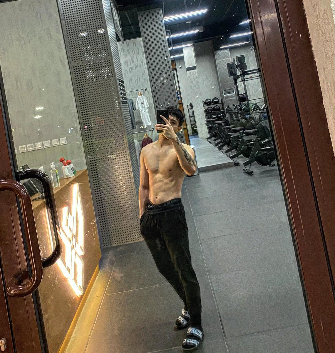 arisingusan's tweet photo. 🤫 https://t.co/VkUrw7uFmn