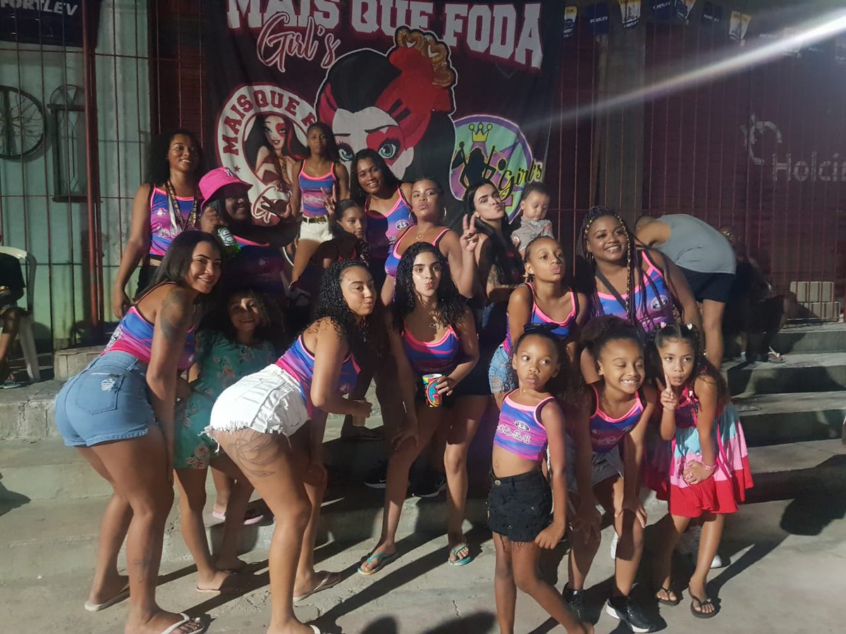 MqfGirl's tweet photo. Nessa foto ai so ta as sem modos. 😂🎭🚀 https://t.co/YNKWvibl3i