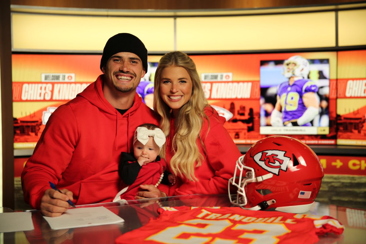 DTranquill's tweet photo. Kansas City, MO 📍

One chapter closes, another begins. We will forever cherish the friendships we made during our time with the @Chargers. Excited to start this next chapter &amp; meet all the amazing people in the @Chiefs organization.

TIME TO GET TO WORK💪🏼 https://t.co/cueWGptI95