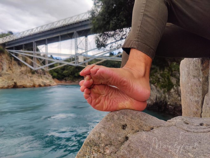 If you like male feet come follow my feet
https://t.co/RIQDBDsGql

#gayfeet #malefeet #wrinkledsoles