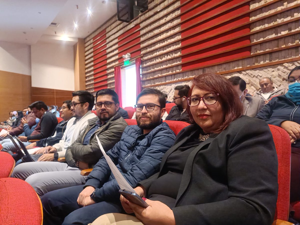 upsalesianaec's tweet photo. 👩‍🏫🧑‍🏫 Durante el segundo día de las #jornadas docentes 2023 de la sede #Quito, se socializaron experiencias #pedagógicas desde diversas áreas de #conocimiento. 

¡Gracias por compartir #saberes y experiencias #innovadoras en el campo educativo! 👏👏

#UPSQuito💙💛 https://t.co/wgmJCnUycj