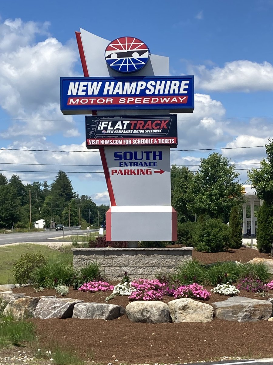 SprintCarsofNE's tweet image. Our schedule will be out soon and we can’t wait to tell you all, we will be back at @nhms for the Dirt Duels at The Flat Track Friday July 14 come out and check it …you may even run into a couple of famous racers like Bentley and our own hero Karen
@FKrodends 
@BentleysSaloon
