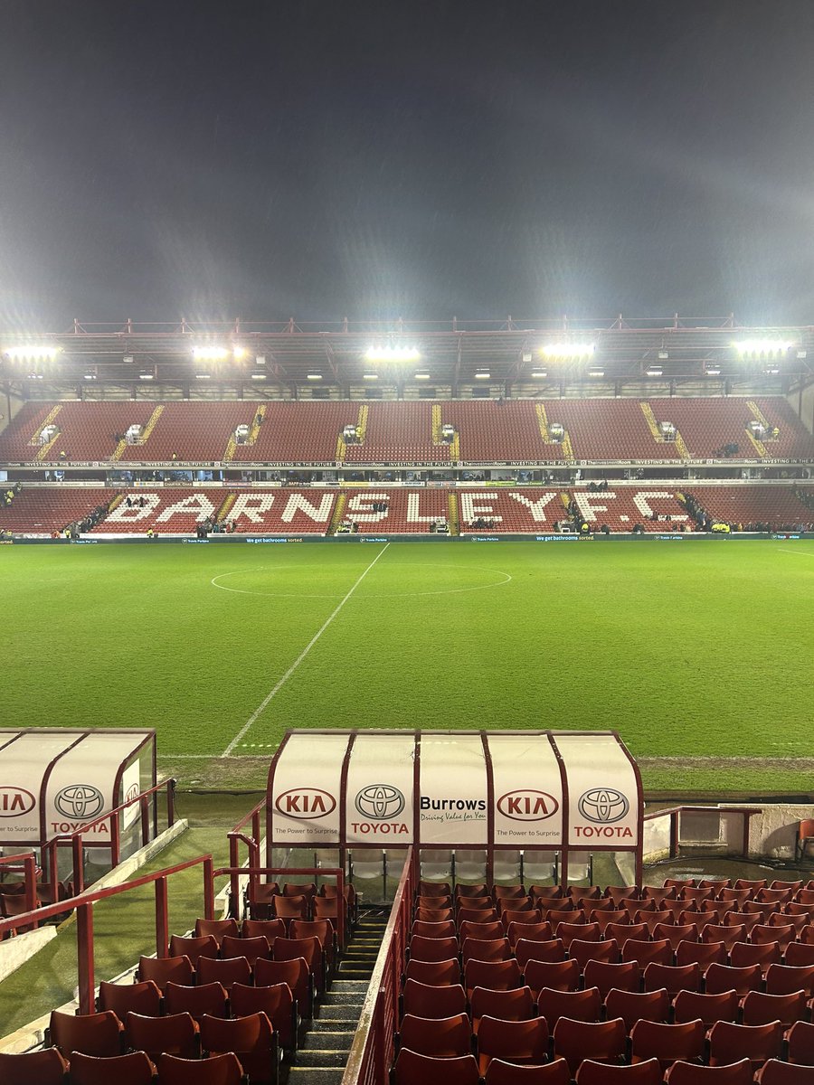 An earlier picture when some fans were around and having fun would have been better - but what a belter of a game! Proper from start to finish 👏 

Barnsley look very impressive - that top-two battle could get very tasty…..