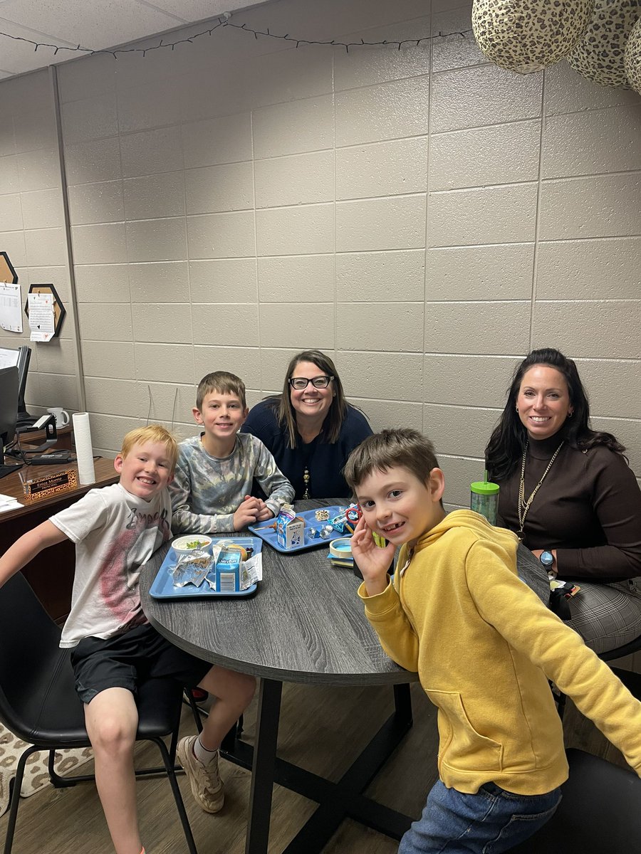 When 2nd graders ask to eat lunch with the principals… you do it! #relationshipsmatter <a href="/CcsdCares/">CCSD C.A.R.E.S.</a> <a href="/CherokeeSchools/">Cherokee Co. Schools</a>