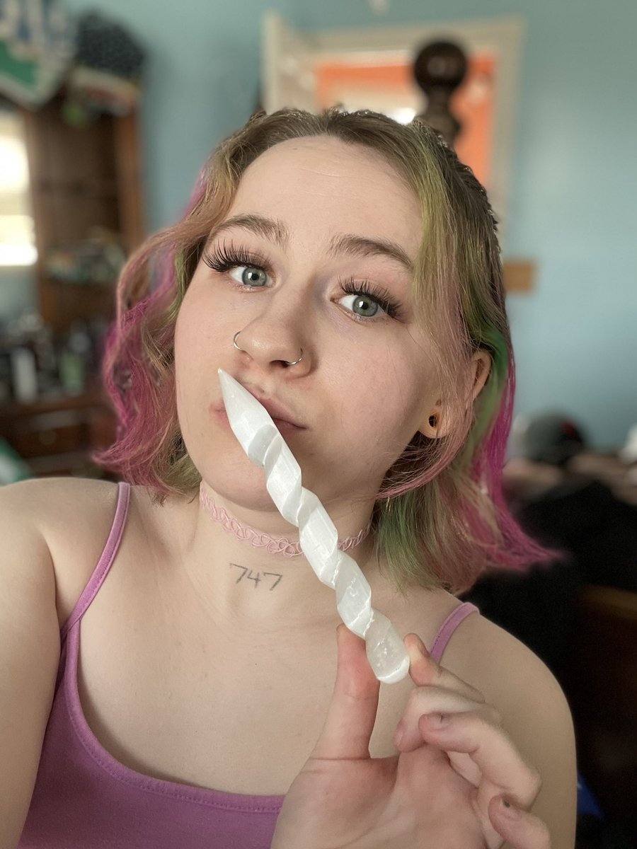 TheDonutGallary's tweet photo. Alexa, Play Hate Bein’ Sober by Chief Keef
#fansly #yoursafeplace #selenite https://t.co/rfc5GMeafT