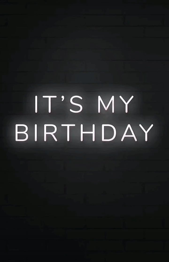 سيكون عاماً مليئ بنعم الله علينا وخيراته😊♥️🎈🎊
25🎂