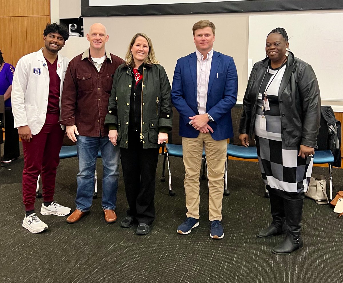 shawnmdoss's tweet photo. beyond humbled to empower these parents of children with disabilities to share their experiences to the entire MCG Class of 2026 today. a small but vital step to improve care for such a vulnerable population  #docswithdisabilities https://t.co/AXKipYZcoO