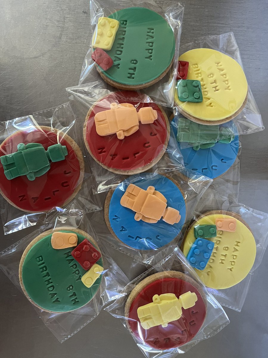 BakedbyTiare's tweet photo. Julian’s Lego themed birthday Party. https://t.co/ciewSOeUyW