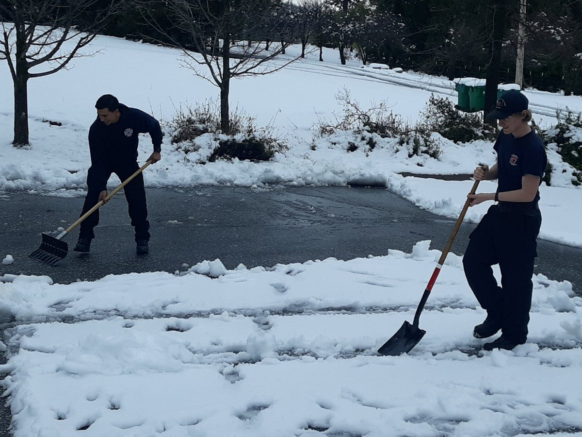 pio_ramey's tweet image. A few shots from the past storms in our area. Thank you @bridgettebTV for covering the events in #NevadaCounty the past few weeks. 

#Snowstorm #PCPFire #PIORamey #Firefighters