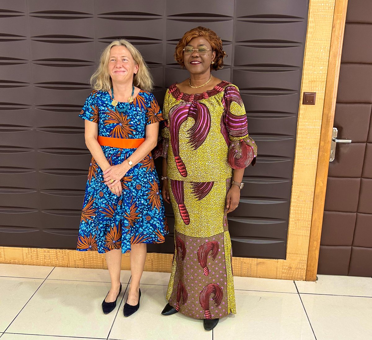 AmbSuisseCI's tweet image. Présentation des premiers résultats du projet de @UNHABITAT financé par 🇨🇭 sur le Grand Abidjan à SEM la Ministre @niale_kaba : Cartographie de tous les services disponibles dans la mégalopole découpée en 300 zones étudiées. #CIV #CIVedu