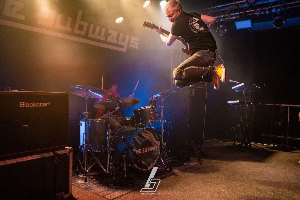 BlackChester's tweet photo. New on Insta: The Subways - Frannz, Berlin #thesubways #uncertainjoy #frannz #berlin #musicphotography #concertphotography #canon6d #sonya7riv https://t.co/T7NQRVivu0 https://t.co/zE7KG91geH