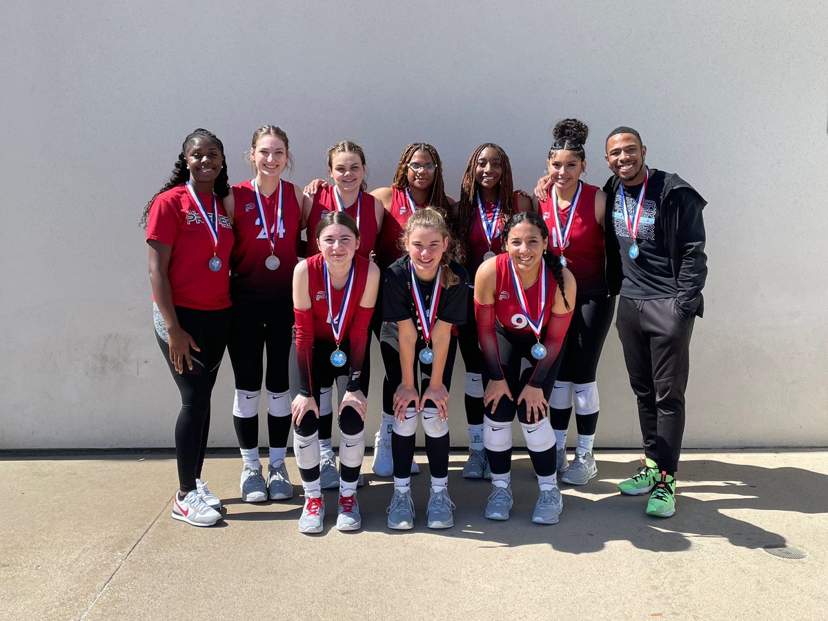 joc3yyy's tweet photo. Me and my team took 2nd place medals home and got our regional bid !!!! so proud of everyone #2025 #dallaspremier #16crimson https://t.co/8HHfsfQLwc