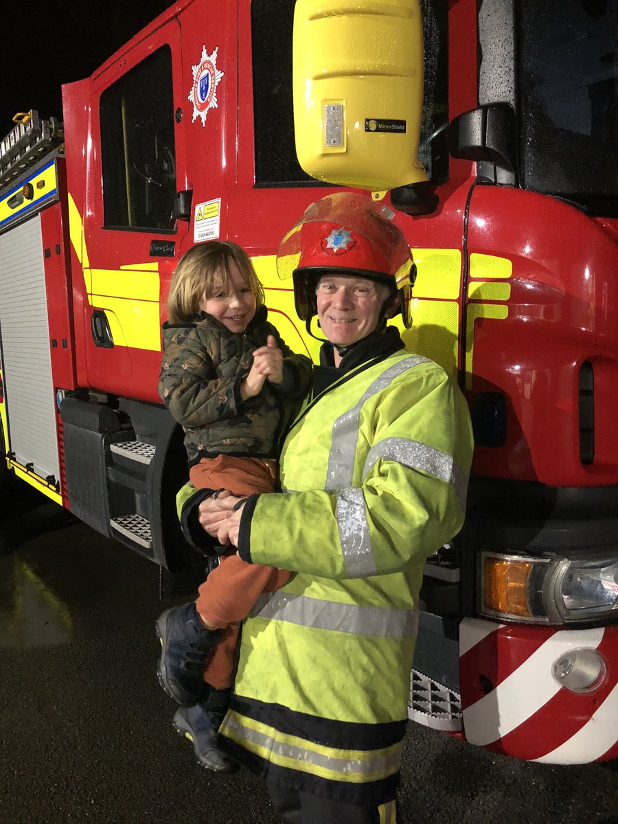 Great night @SandbachFS with the @CheshFireCadets @CheshireFire and an enthusiastic little future #FireCadet watching them take part in their Hazmat drill 🚒👍🏻