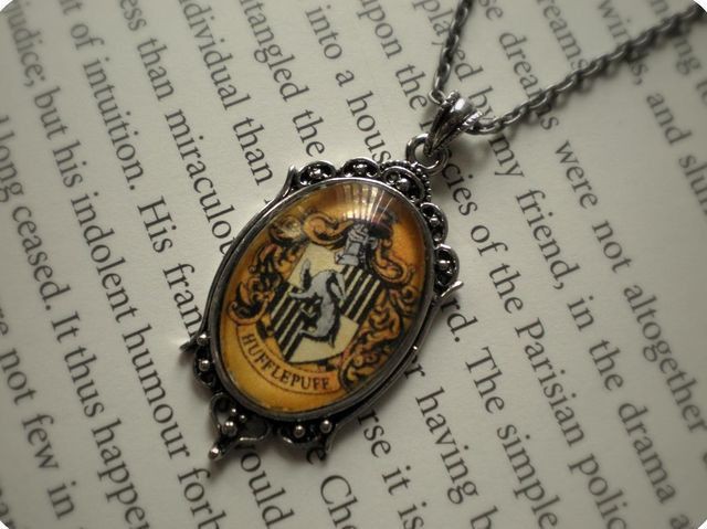 FELIZ DIA DEL ORGULLO HUFFLEPUFF
Felicitamos a nuestros queridos tejones trabajadores, leales y amigables que hacen que nuestro mundo se llene de maravillas 💛